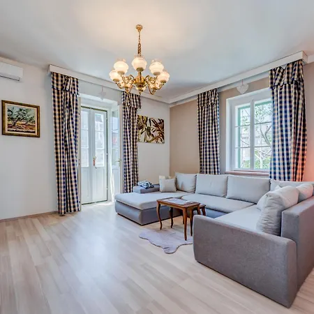 Pape Apartmán