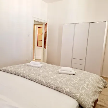 Pape Apartmán *