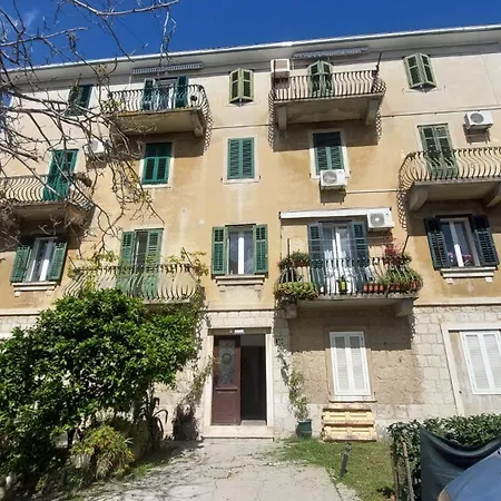 شقة Pape سبليت