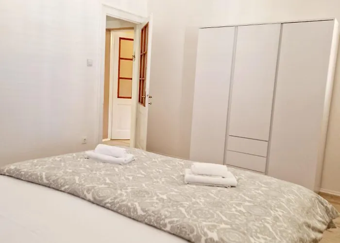 Pape Apartment *