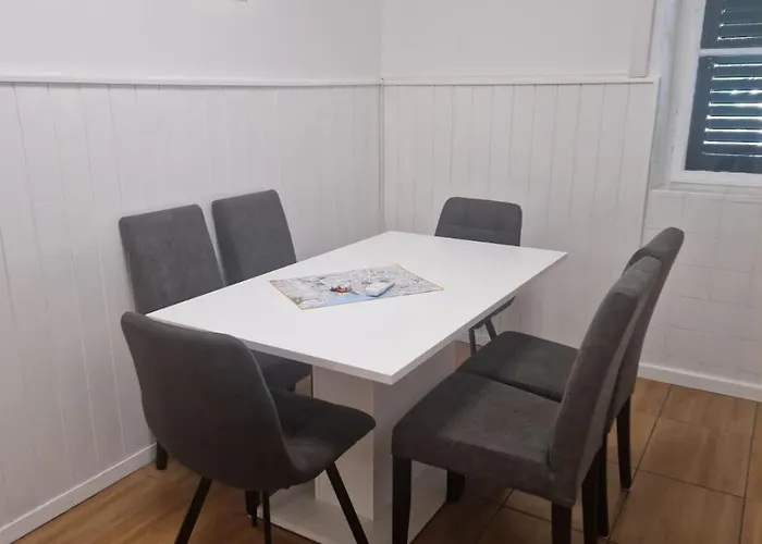 Pape Apartment *