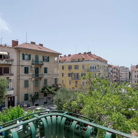 Pape Apartment Split
