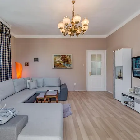 Pape Apartment Split